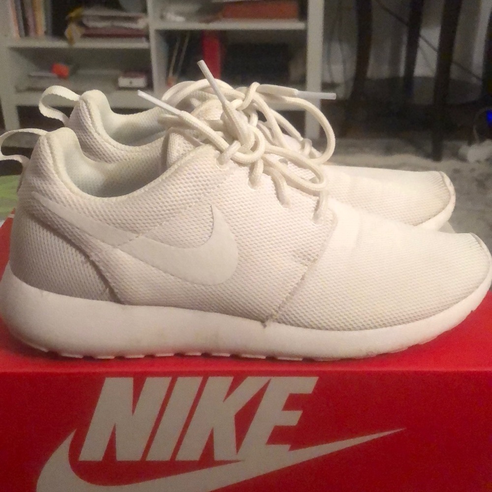 Women’s Nike Roshe One (White) 5.5 but fits a 6!